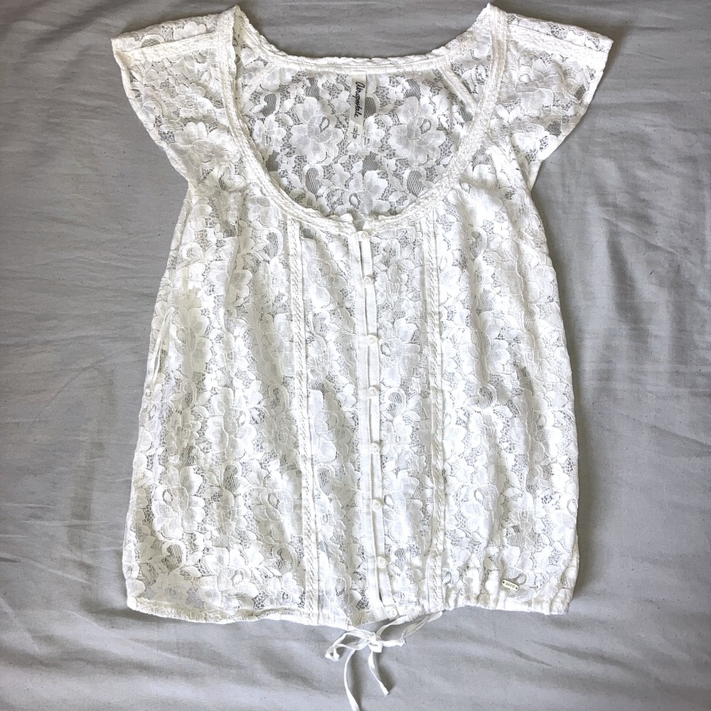 Beautiful white button up blouse!